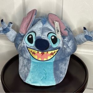 NWT stitch hat with hands. Disney Store.